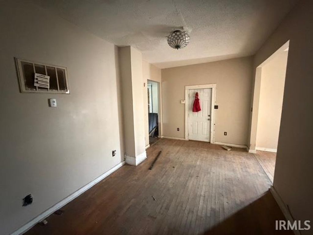 Photo of 1617 E Jackson Street, Muncie, IN 47305 (MLS # 202610816)