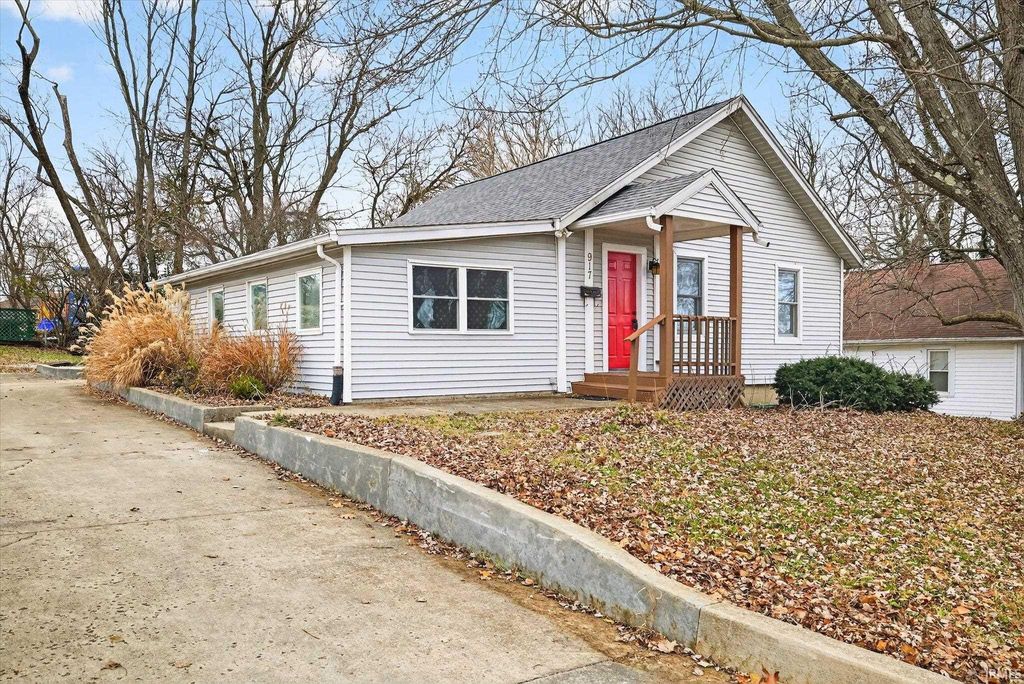 Photo of 917 N Maple Street, Bloomington, IN 47404 (MLS # 202548380)