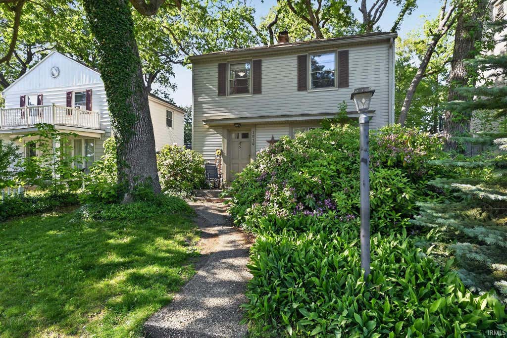 Photo of 1010 W Lawrence Street, Mishawaka, IN 46545 (MLS # 202627289)