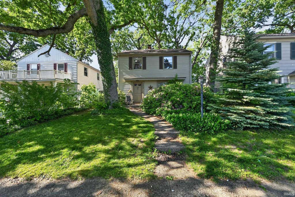 Photo of 1010 W Lawrence Street, Mishawaka, IN 46545 (MLS # 202627289)