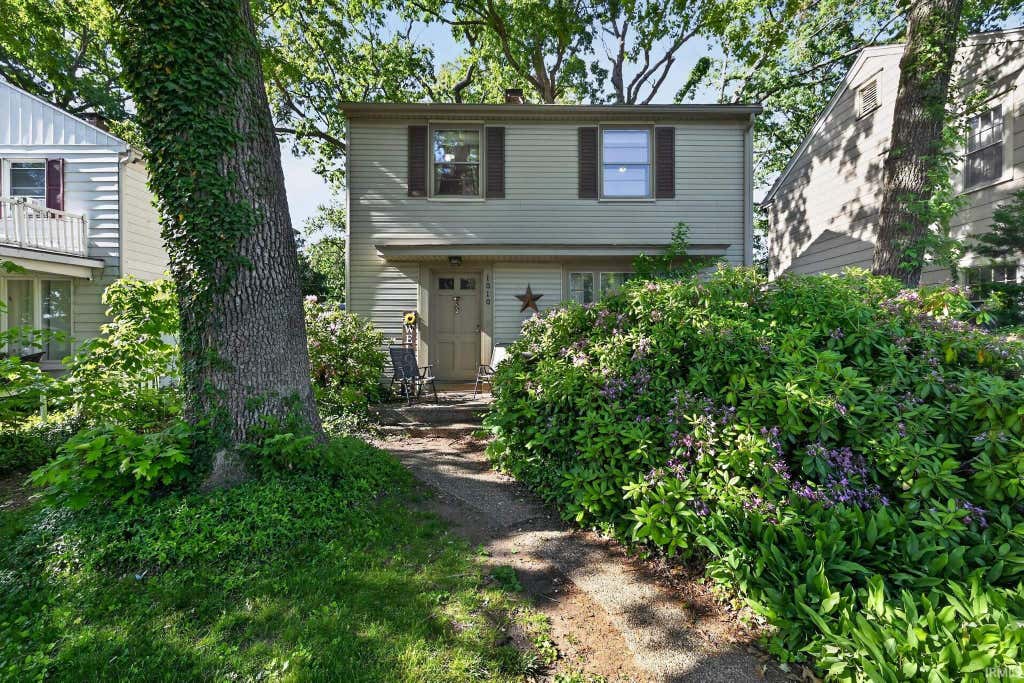 Photo of 1010 W Lawrence Street, Mishawaka, IN 46545 (MLS # 202627289)