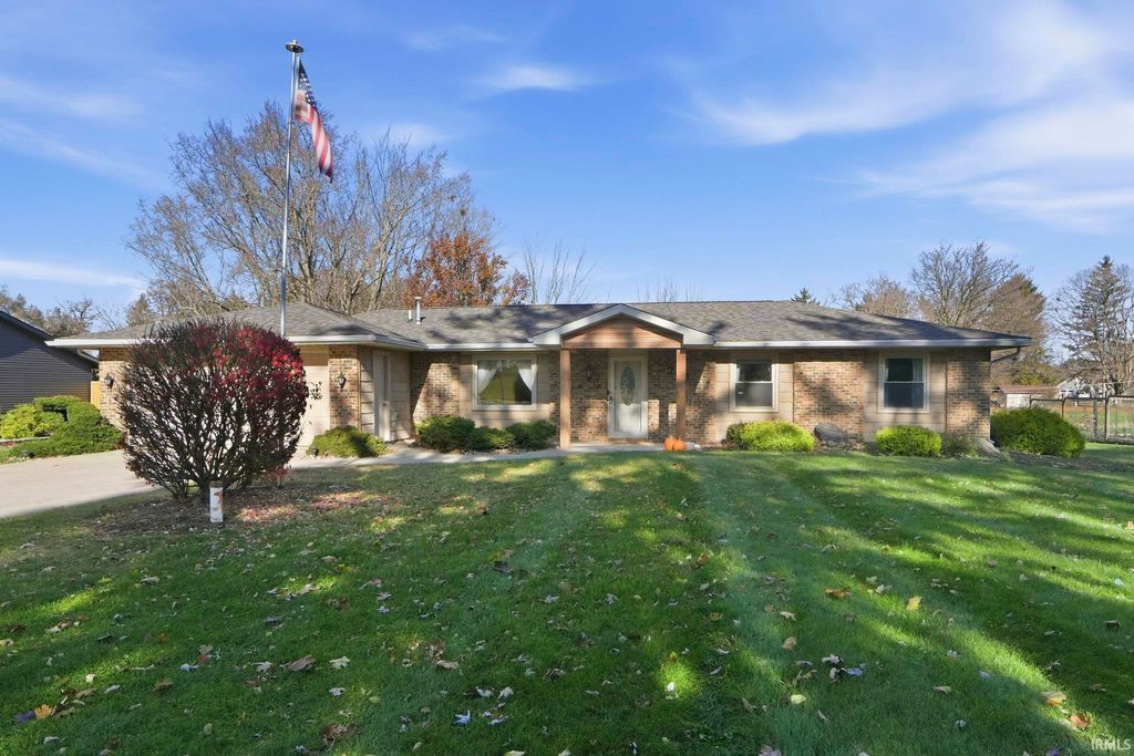 Photo of 711 Wakefield Circle, Kendallville, IN 46755 (MLS # 202546576)