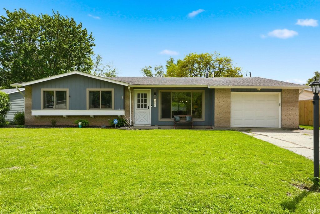 Photo of 5006 Bahama Lane, Fort Wayne, IN 46815 (MLS # 202616665)