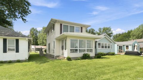 Photo of 628 E Lakewood Avenue, Warsaw, IN 46580 (MLS # 202626349)