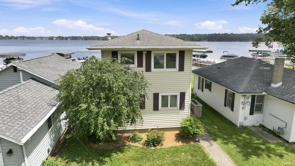 Photo of 628 E Lakewood Avenue, Warsaw, IN 46580 (MLS # 202626349)