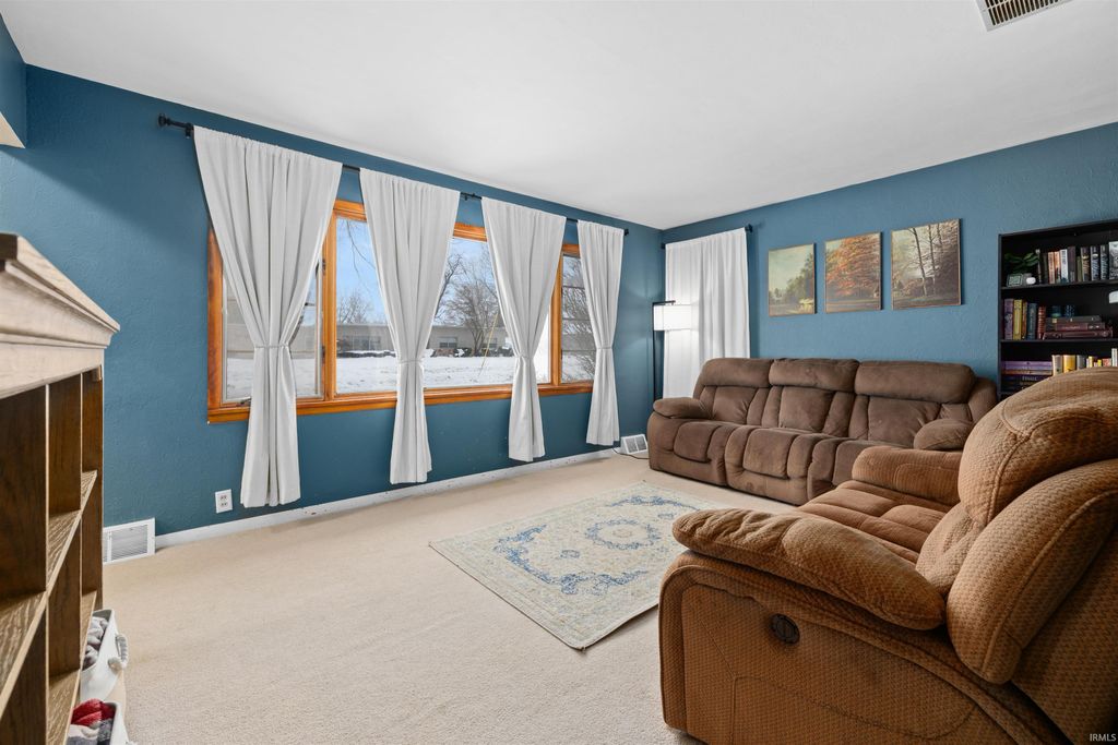 Photo of 816 E 1st Street, Auburn, IN 46706 (MLS # 202548900)