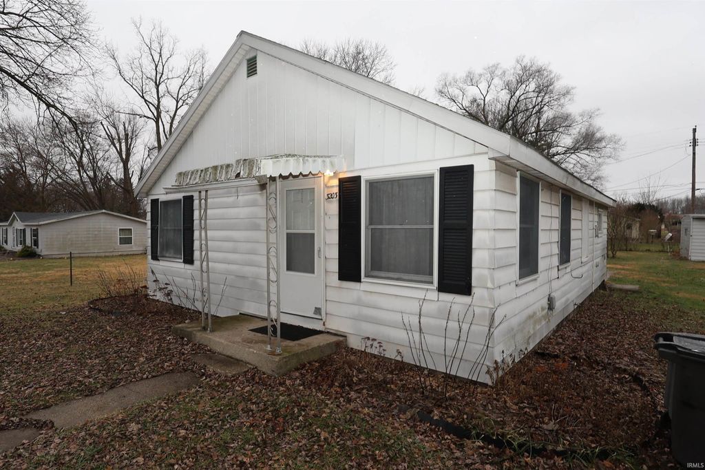 Photo of 3203 Garden Boulevard, Elkhart, IN 46517 (MLS # 202601420)