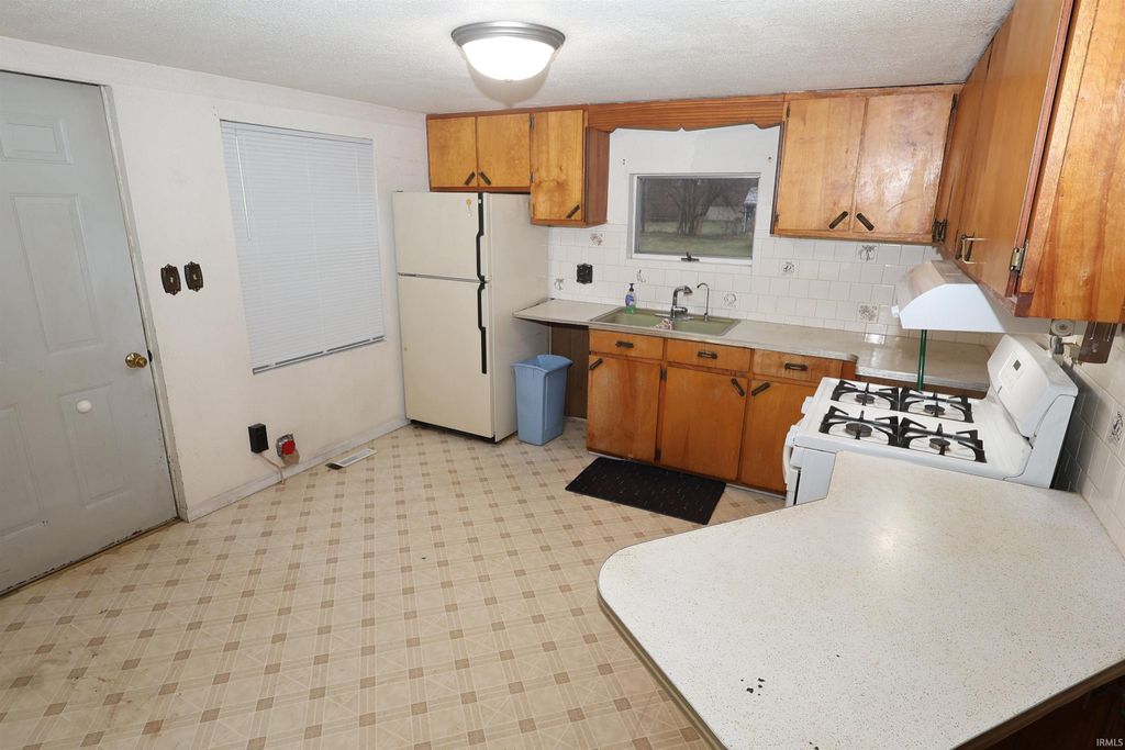 Photo of 3203 Garden Boulevard, Elkhart, IN 46517 (MLS # 202601420)