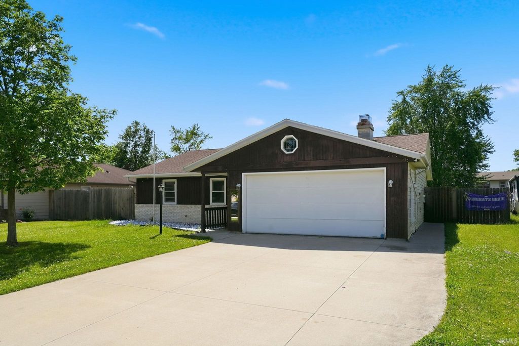 Photo of 6806 Malvern Drive, Fort Wayne, IN 46816 (MLS # 202625680)