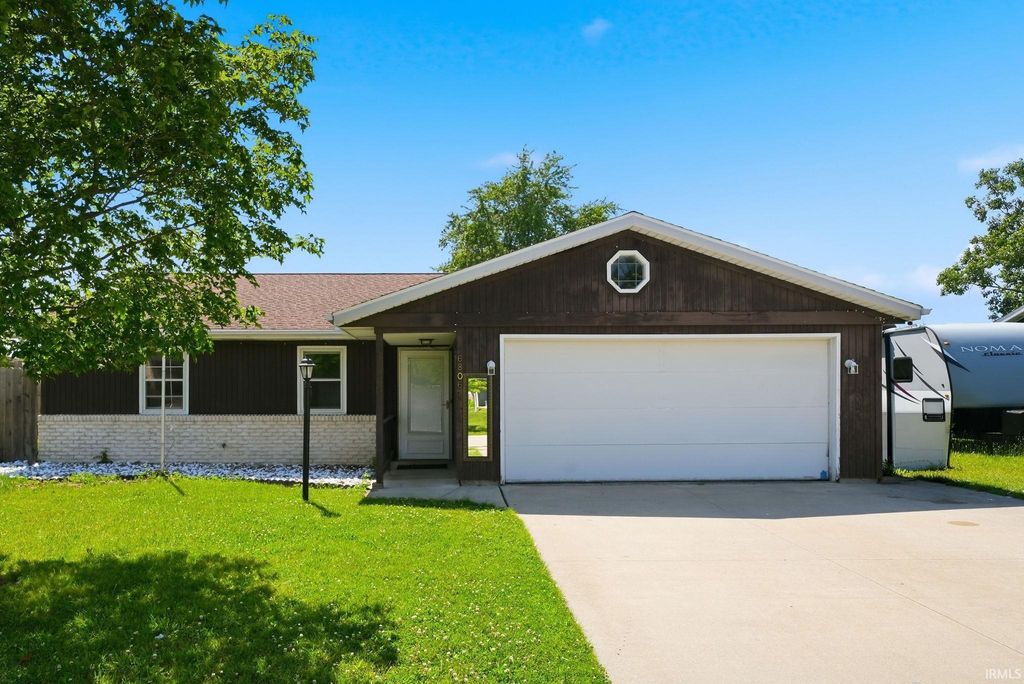 Photo of 6806 Malvern Drive, Fort Wayne, IN 46816 (MLS # 202625680)