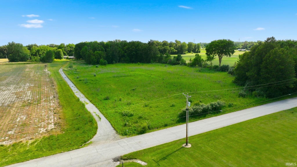 Photo of 5002 N County Line Road, Auburn, IN 46706 (MLS # 202625276)