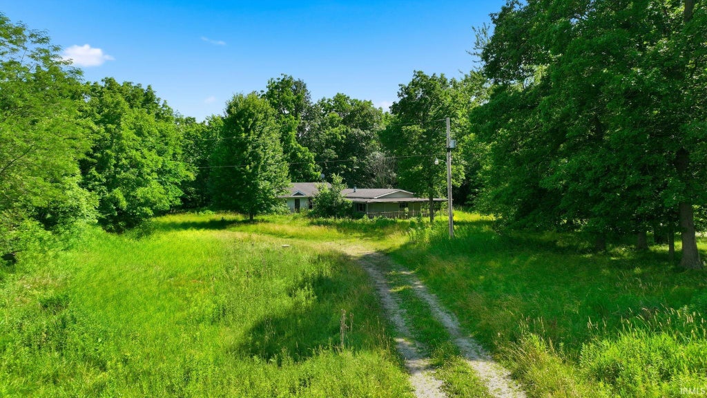 Photo of 5002 N County Line Road, Auburn, IN 46706 (MLS # 202625276)
