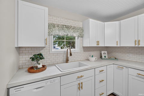 Tiny photo for 918 N Mulberry Street, Mount Carmel, IL 62863 (MLS # 202639707)