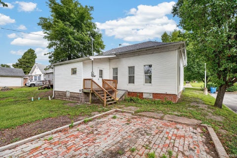 Tiny photo for 918 N Mulberry Street, Mount Carmel, IL 62863 (MLS # 202639707)