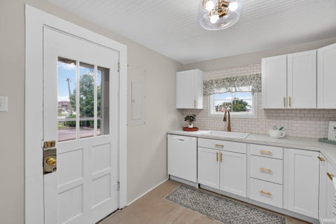 Tiny photo for 918 N Mulberry Street, Mount Carmel, IL 62863 (MLS # 202639707)