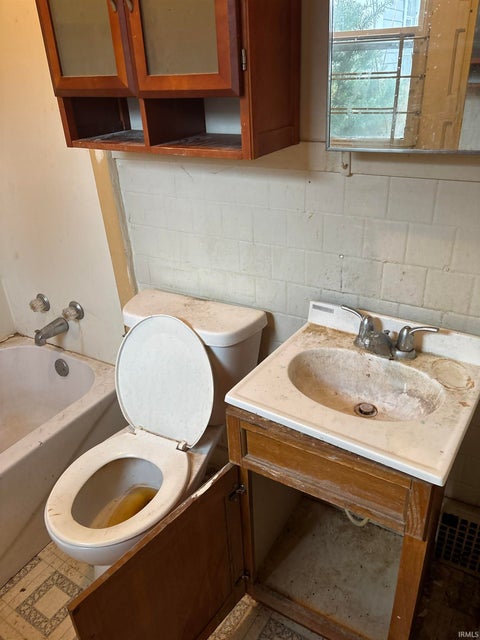 Tiny photo for 1514 Carroll Street, South Bend, IN 46613 (MLS # 202620497)