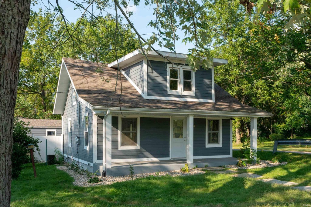 Photo of 301 W Pendle Street, South Bend, IN 46637 (MLS # 202634885)