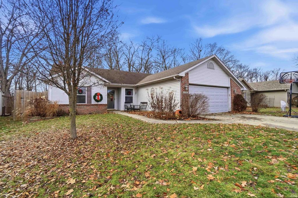 Photo of 3201 Cedar Ridge Run, Fort Wayne, IN 46808 (MLS # 202549756)