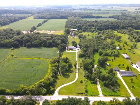 Tiny photo for 13226 County Line Road, Crown Point, IN 46307 (MLS # 202612701)