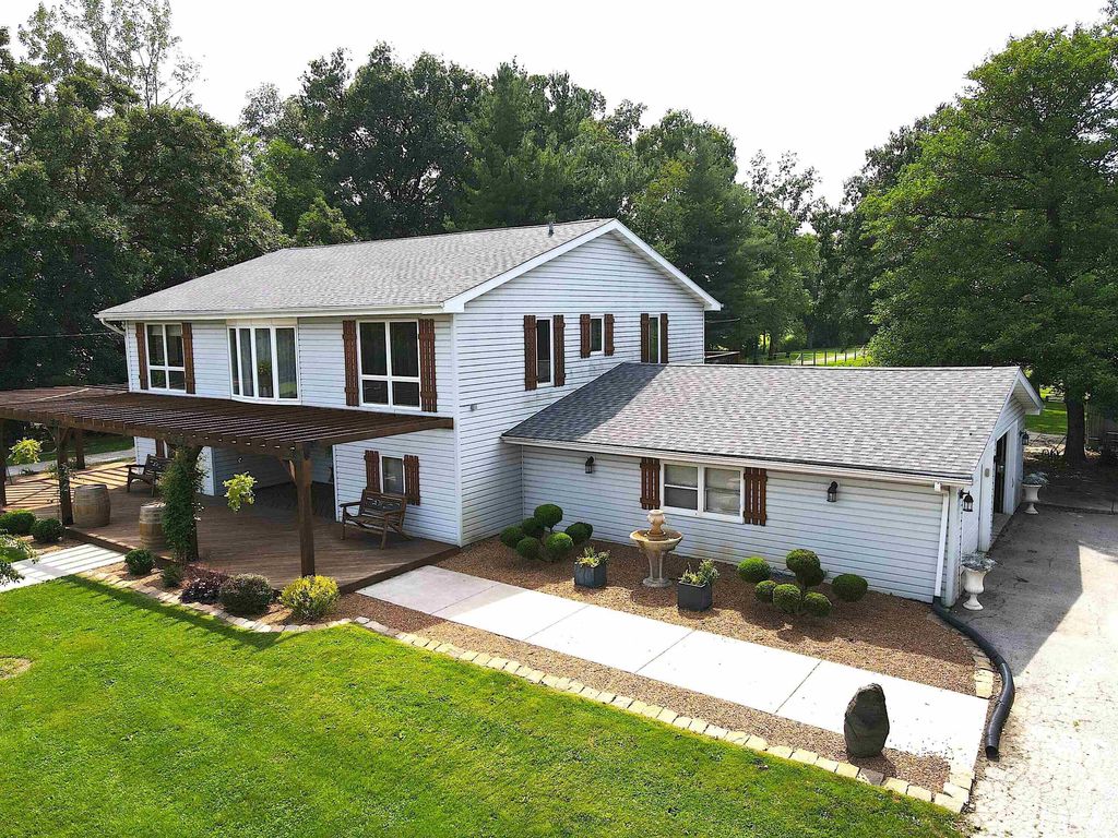 Photo of 13226 County Line Road, Crown Point, IN 46307 (MLS # 202612701)