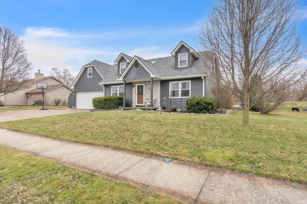 Photo of 1406 Fairview Run, Kendallville, IN 46755 (MLS # 202608195)