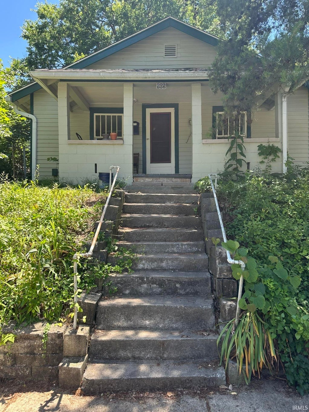 Photo of 905 W 3rd Street, Bloomington, IN 47403 (MLS # 202621336)