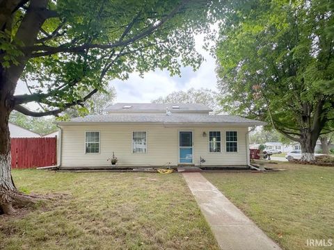 Photo of 1012 CHIPPEWA Lane, Kokomo, IN 46902 (MLS # 202533518)