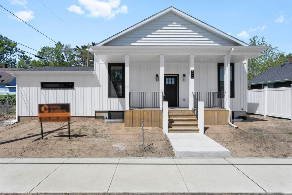 Photo of 509 N Arthur Street, South Bend, IN 46617 (MLS # 202618597)