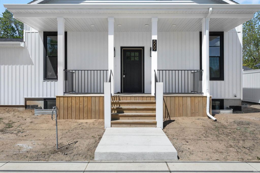 Photo of 509 N Arthur Street, South Bend, IN 46617 (MLS # 202618597)