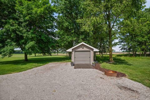 Tiny photo for 5666 W County Rd 950 N, Rossville, IN 46065 (MLS # 202622231)