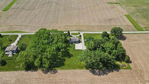 Tiny photo for 5666 W County Rd 950 N, Rossville, IN 46065 (MLS # 202622231)