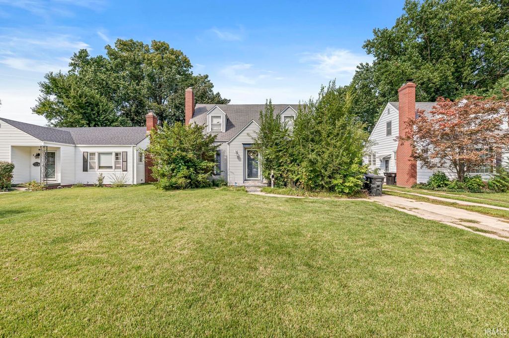 Photo of 521 E Woodside Street, South Bend, IN 46614 (MLS # 202602006)