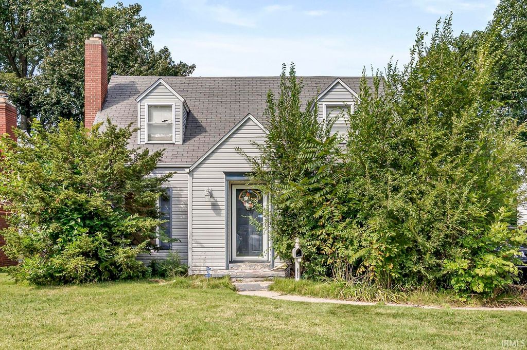 Photo of 521 E Woodside Street, South Bend, IN 46614 (MLS # 202602006)