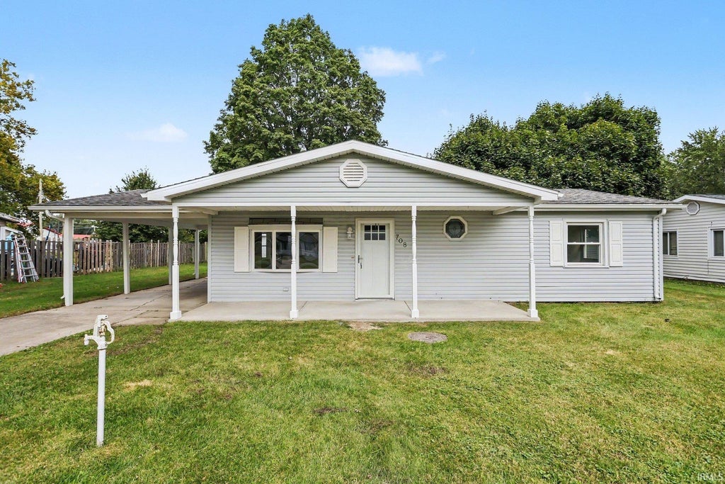 Photo of 708 W Superior Street, Osceola, IN 46561 (MLS # 202640231)