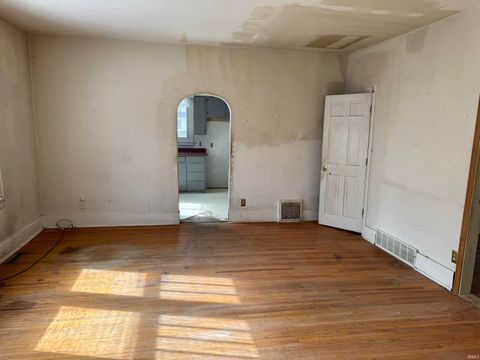 Tiny photo for 143 Kenwood Avenue Ave, Elkhart, IN 46516 (MLS # 202605680)