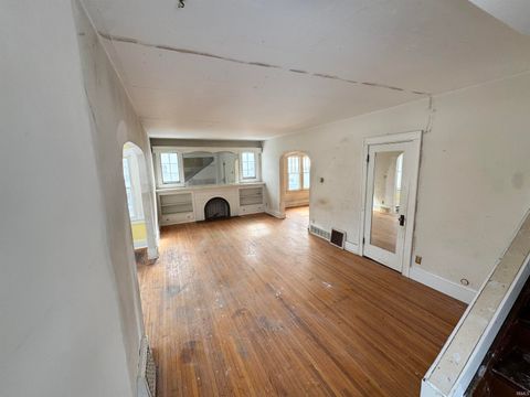 Tiny photo for 143 Kenwood Avenue Ave, Elkhart, IN 46516 (MLS # 202605680)