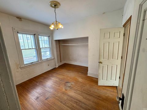 Tiny photo for 143 Kenwood Avenue Ave, Elkhart, IN 46516 (MLS # 202605680)