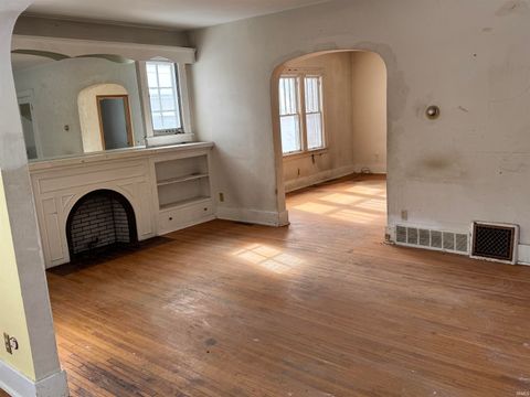 Tiny photo for 143 Kenwood Avenue Ave, Elkhart, IN 46516 (MLS # 202605680)