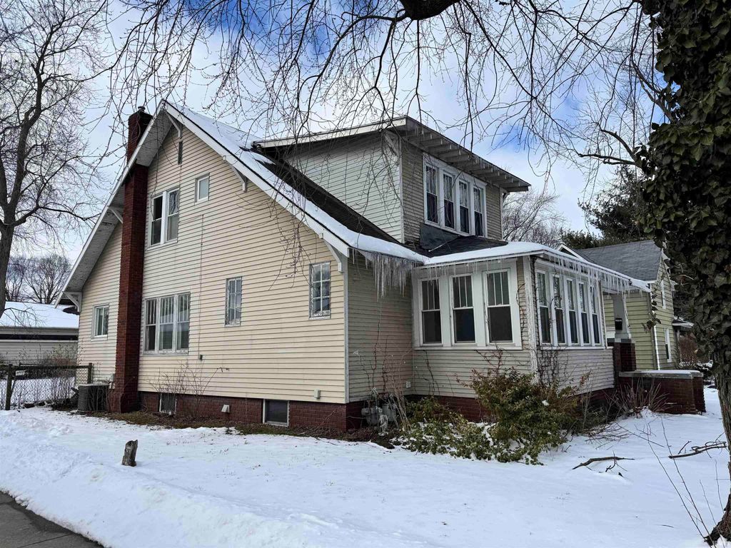 Photo of 143 Kenwood Avenue Ave, Elkhart, IN 46516 (MLS # 202605680)