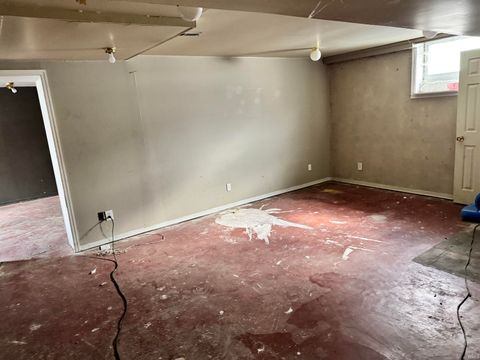 Tiny photo for 143 Kenwood Avenue Ave, Elkhart, IN 46516 (MLS # 202605680)