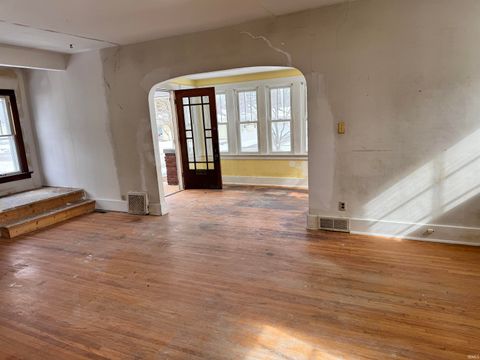 Tiny photo for 143 Kenwood Avenue Ave, Elkhart, IN 46516 (MLS # 202605680)