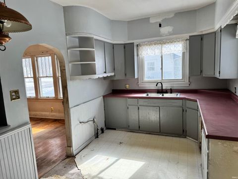 Tiny photo for 143 Kenwood Avenue Ave, Elkhart, IN 46516 (MLS # 202605680)