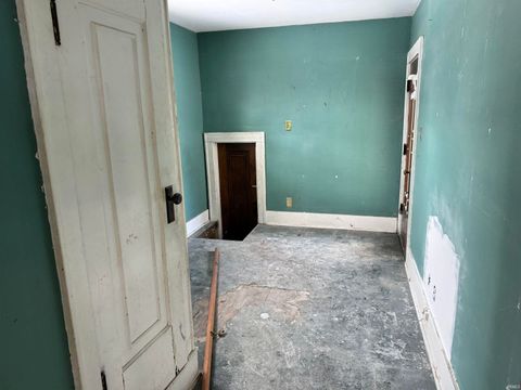 Tiny photo for 143 Kenwood Avenue Ave, Elkhart, IN 46516 (MLS # 202605680)