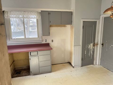 Tiny photo for 143 Kenwood Avenue Ave, Elkhart, IN 46516 (MLS # 202605680)