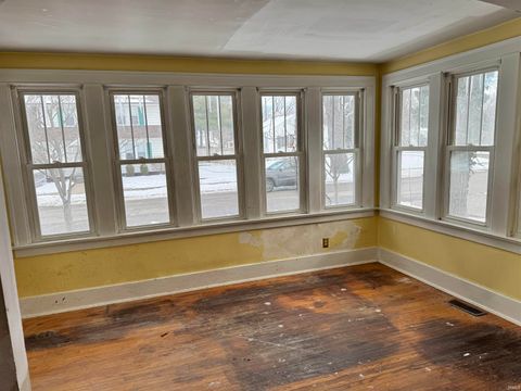 Tiny photo for 143 Kenwood Avenue Ave, Elkhart, IN 46516 (MLS # 202605680)