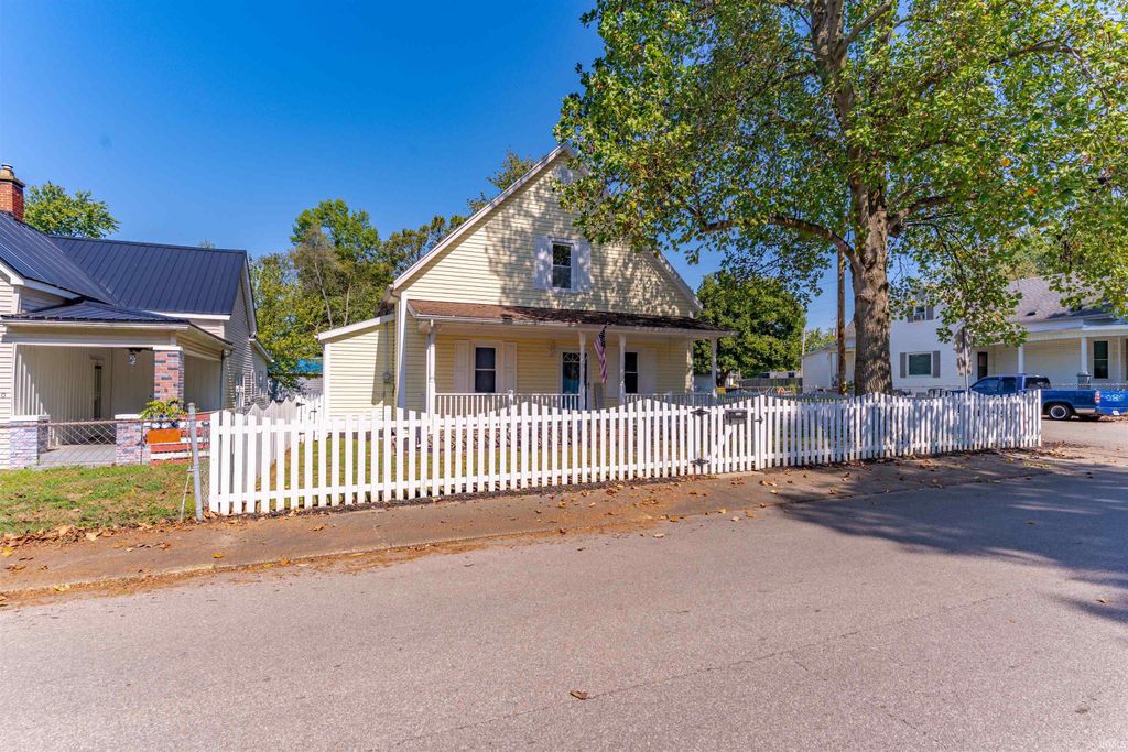 Photo of 424 E Oak Street, Boonville, IN 47601 (MLS # 202539750)