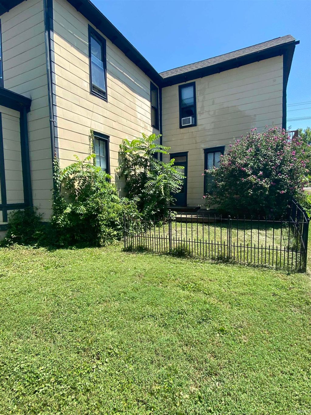 Photo of 331 S Grant Street, Bloomington, IN 47401 (MLS # 202618079)