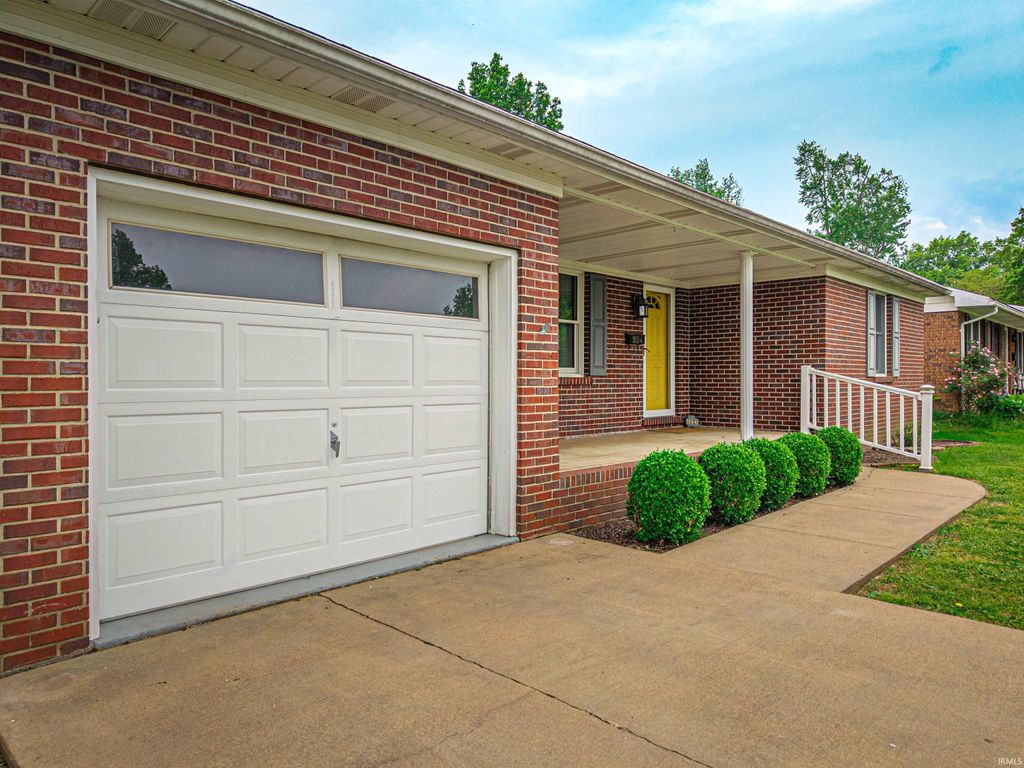 Photo of 904 Sheffield Drive, Evansville, IN 47710 (MLS # 202614936)