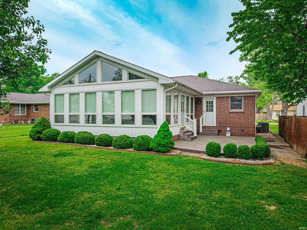 Photo of 904 Sheffield Drive, Evansville, IN 47710 (MLS # 202614936)