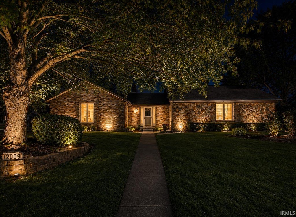 Photo of 2009 Greenbrier Drive, Mount Vernon, IN 47620 (MLS # 202630970)